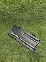 Llave dinamométrica 3/8 con maletín